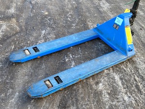 lot 22 image: HJ Pallet Jack