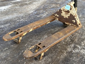 lot 14 image: Crown Pallet Jack