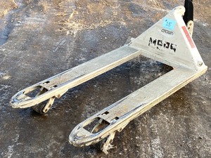 lot 15 image: Crown Pallet Jack