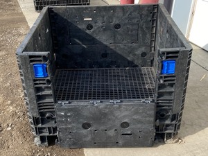 lot 34 image: Industrial Plastic Pallet Crate
