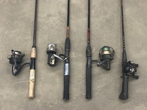 lot 141 image: Lot Of (3) Spinning Rod & Reel Sets & (1) Baitscaster Red & Reel Set
