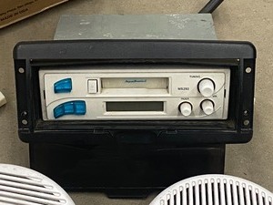 lot 147 image: AquaTronic MS250 12Volt Marine Stereo With (2) Marine Speakers