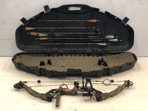 lot 9 image: PSE Baby G-Force Compound Bow Set