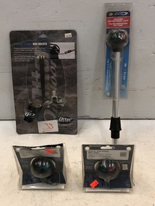 lot 33 image: Lot Of 12Volt Marine Navigation Lights & Otter Rod Holder