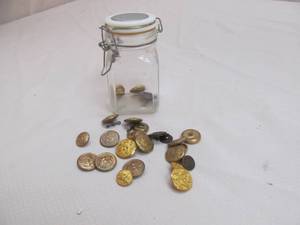 lot 13 image: vintage military buttons