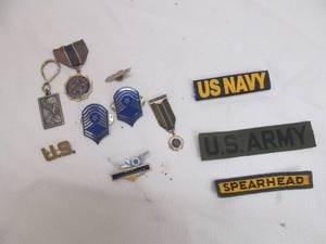 lot 16 image: vintage military pins