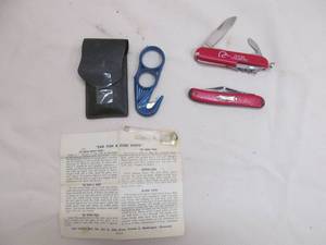 lot 18 image: knives
