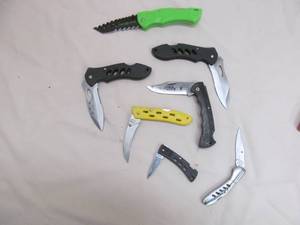 lot 22 image: knives