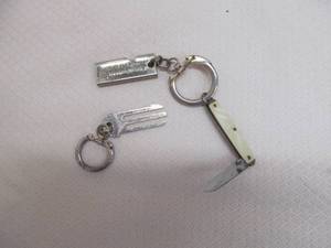 lot 24 image: vintage keying knives