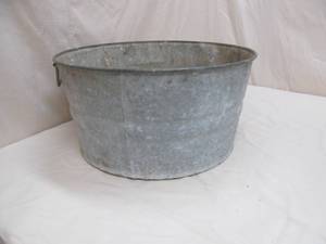 lot 40 image: Galvanized tub