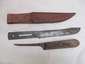 lot 47 image: vintage Dexter Chuck Knife, Vintage hammer forged knife, sheath