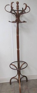 lot 48 image: coat tree