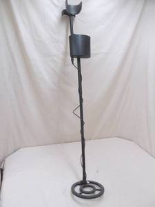 lot 69 image: bounty hunter Tracker IV metal detector