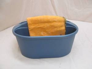lot 83 image: Sterlite caddy ,wash cloth