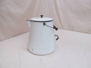 lot 91 image: enamel pot