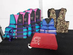 lot 19 image: Lot Of Stearns Life Preservers