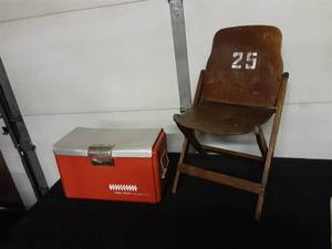 lot 25 image: Vintage Thermaster Cooler, Vintage Folding Chair