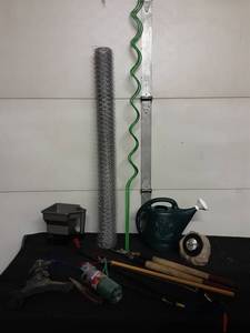 lot 34 image: Assorted Garden Related & Roll Of Chicken Wire