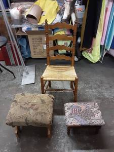 lot 40 image: WoodWoven Chair & 2-Foot Stools