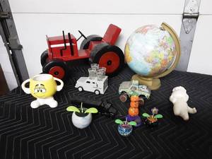 lot 46 image: Metal Tractor, Globe & Other Assorted Toys
