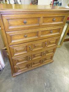 lot 50 image: Bedroom set with 2 dressers, Mirror, Headboard and bed Frame