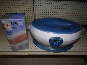lot 33 image: Homedics Wax Therapy with wax