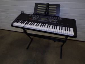 lot 29 image: Electric Piano with stand