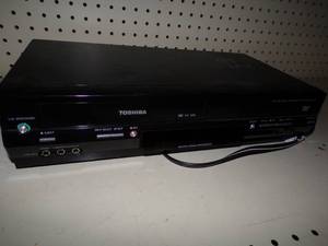 lot 14 image: Combo DVD and VHS Player