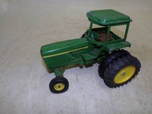 lot 13 image: Vintage John Deere Toy Tractor