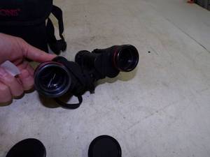lot 9 image: Simmons Binoculars