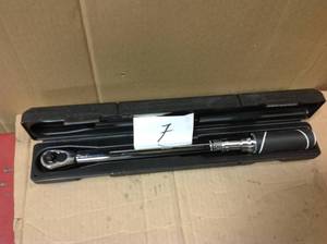 Husky 20-100 ft. lbs. 38 in. Drive Torque Wrench in good condition