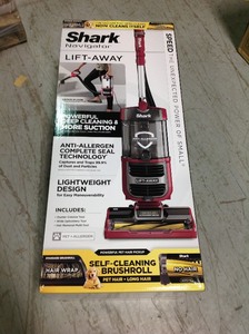 Shark Navigator Lift-Away Zero-M Speed Vacuum with Anti-Hair Wrap Technology in good conditions