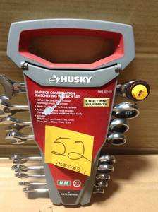 lot 52 image: Husky Metric Ratcheting Combination Wrench Set (10-Piece) MISSING 1 PC