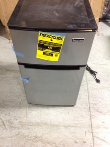 lot K9 image: Magic Chef 3.1 cu. ft. Mini Fridge in Stainless Look in good conditions