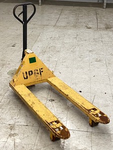 lot 4 image: Vestil 5,500# Pallet Jack