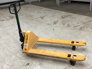 lot 8 image: C-Far 5500# Pallet Jack
