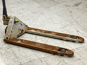 lot 13 image: Crown 5000# Pallet Jack