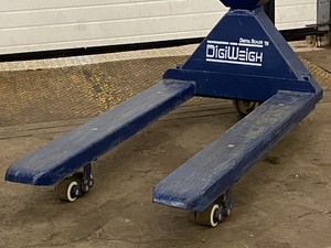 lot 3-B image: Digital Scales Bench  Counting  Shipping Scale