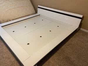 lot 1 image: Modern King Bed with Night Stands