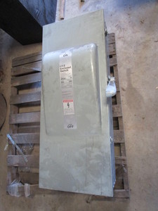 lot 11 image: ITE 400 amp Disconnect Switch
