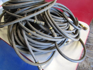 lot 14 image: Lot of Air Hoses