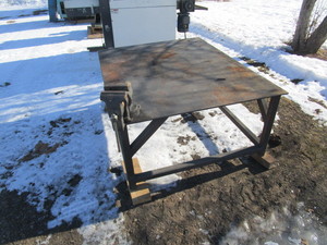 lot 7 image: Welding Table wVise