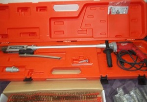 lot 17 image: Auto-feed Screw System