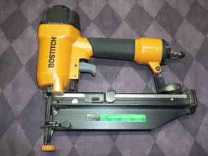 lot 35 image: Pneumatic 16 Gauge Nailer