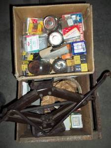 lot 305 image: Automotive Jack and Misc Hardware