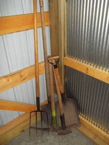 lot 359 image: Yard Tools