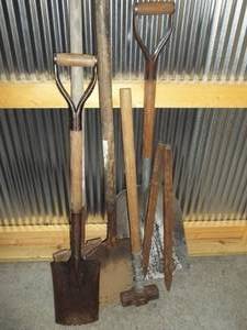 lot 363 image: Yard Tools