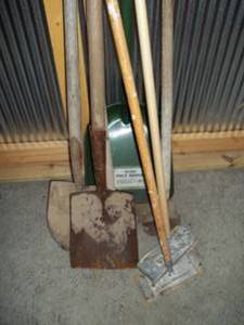 lot 364 image: Yard Tools