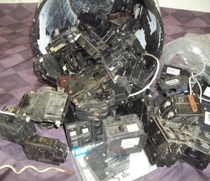 lot 78 image: Assorted Breakers