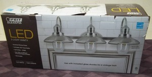 lot 100 image: Light Fixtures